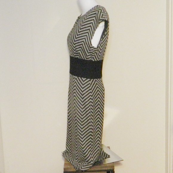 Trina Turk Textured V-Neck Lined Dress Sz 8 - Picture 3 of 6